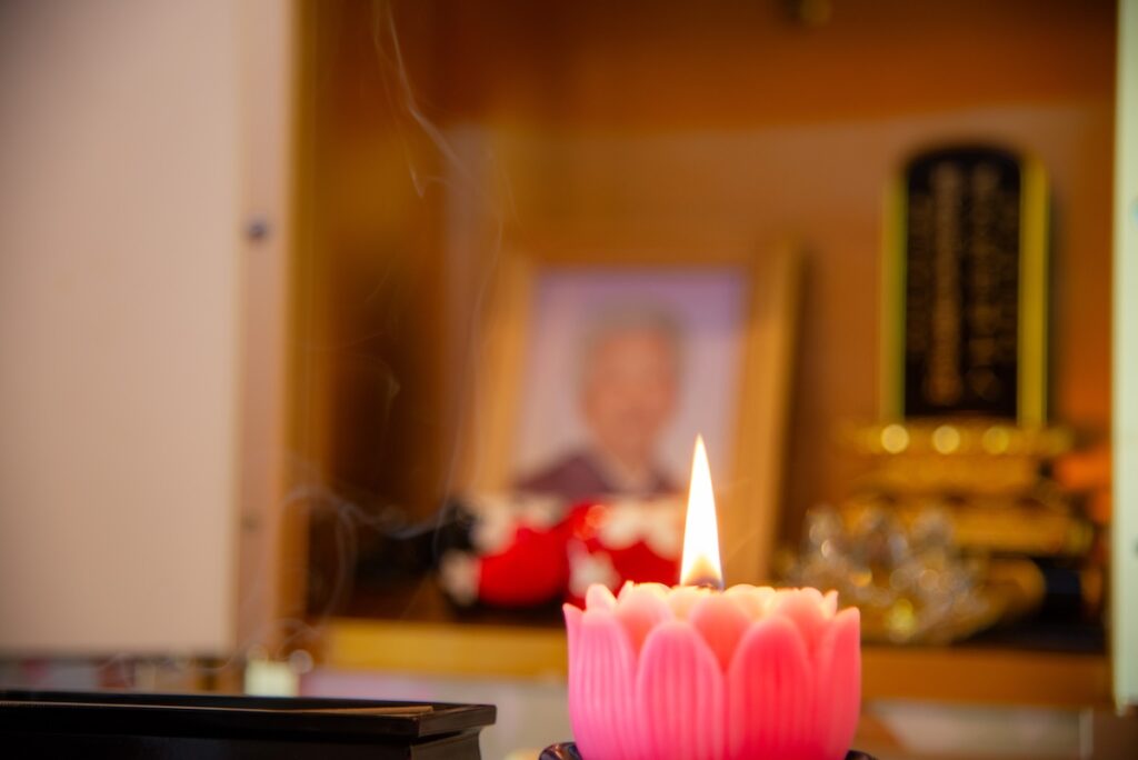 葬儀後に遺骨を預けられる場所を考えるイメージ